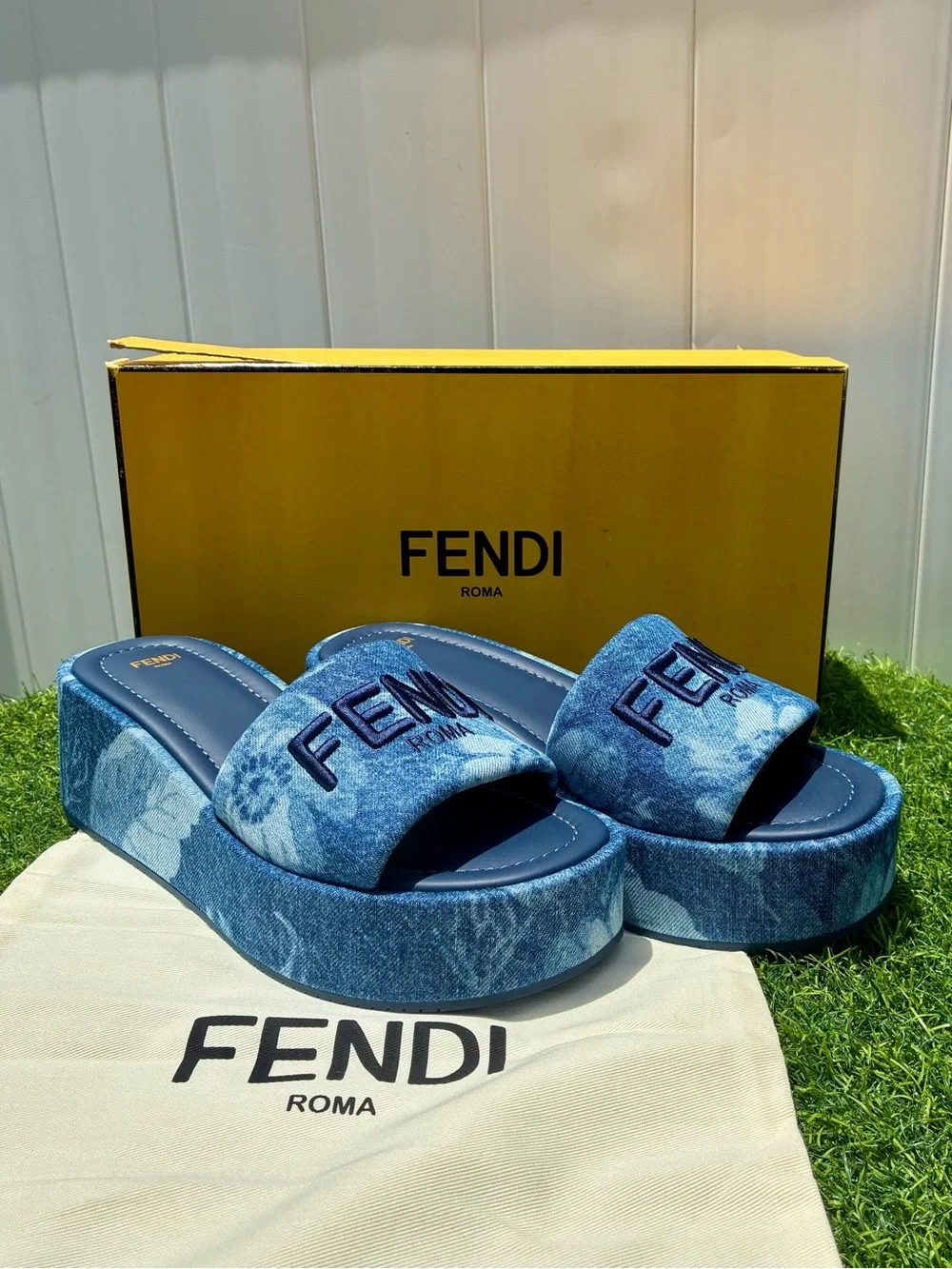 FENDI SUNSHINE BLUE DENIM PLATFORM SLIDE SANDALS EMBROIDERED LOGO SZ 39.5 NEW